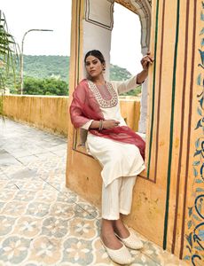Vente chaude Maruti Mode Femmes Designer Ethnique Rayonne Indien Pakistanais Casual Wear Costume Organza Dupatta Kurti Pantalon Ensemble - Product Image 5