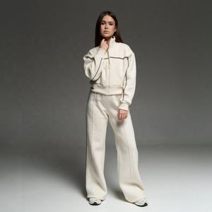 Survêtement personnalisé pour femmes, vêtements de sport et de jogging, coupe ajustée, survêtement de course pour femmes - Product Image 1