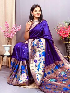 Sari Paithani Azul de Mezcla de Seda Tejida para Mujer, Diseño de Diseñador, para Fiestas, por Fabzone - Product Image 2