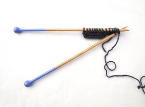 Juegos de agujas de tejer de madera hechas a mano ergonómicas al por mayor de fábrica diseño colorido para una costura cómoda - Product Image 5