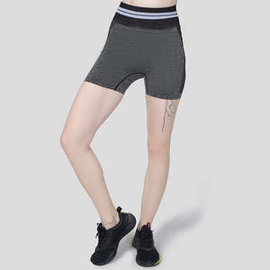 Shorts-jupes de sport noirs sans coutures – Style pantalon confortable pour l'exercice - Product Image 5