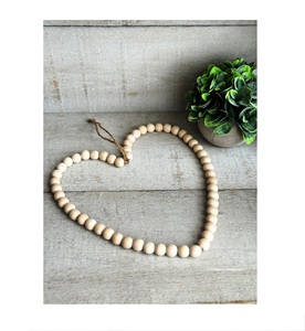 Corazón de cuentas colgantes Cuentas de madera de colores personalizadas en forma y tamaño Entrega rápida desde la India - Product Image 1