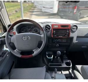 Camioneta Land C 4.5D-4D LX V8 4x4 del 2018, Usada en Excelentes Condiciones - Product Image 3