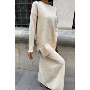 Conjunto de Falda Midi y Prendas de Punto 10231 Hecho de Tela de Lana Suave - Product Image 3