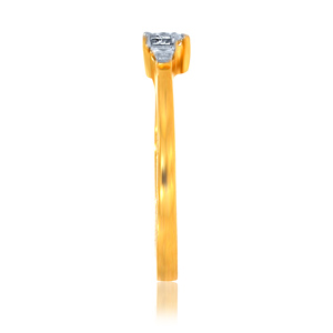 Anillo de Diamantes Ardour Spark, Anillo de Diamantes Solitario de Lujo con Corazón en Oro Pulido de 14K con Detalles de Corte Trapezoidal - Product Image 3