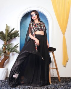 Ropa tradicional india Patrón de lujo Chinnon Material Totalmente cosido Lehenga Choli con Jacquerd Koti Wedding Lehenga Choli - Product Image 5