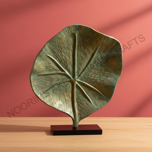 Sculpture Moderne en Métal Aluminium, Figurines avec Finition Patinée, Taille Personnalisée, Décoration de Table pour la Maison, Idéale pour les Remises de Diplômes - Faite à la Main et Écologique - Product Image 2