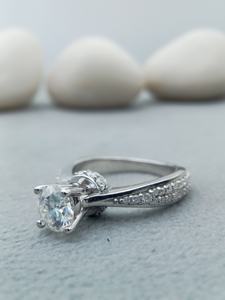 D'VINS JEWELS Anillo de compromiso Estilo clásico y Art Déco Forma Esmeralda VVS Lab Grown Moissanite y plata 925 para boda - Product Image 4