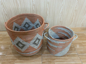 ชุดตะกร้าใส่ผ้าทรงกลม 2 ใบ ทำจากหญ้าทะเล พร้อมฝาปิดและหูหิ้ว ยี่ห้อเวียตอันห์ ปรับแต่งสีและขนาดได้ ของตกแต่งบ้าน - Product Image 3