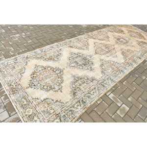 Alfombra Turca Vintage de 4.7x13.1 pies (142x398 cm), Alfombra Marrón con Diseño Floral - Product Image 2