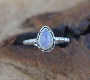 Anillo fino de Plata de Ley 925 hecho a mano, piedra lunar arcoíris Natural clásica única, piedra preciosa personalizable, diseño de rodio eterno - Product Image 3