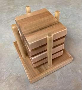 Juego de posavasos cuadrados de madera rústica con acabado quemado para casas acogedoras, bares y ajustes tradicionales de nogal - Product Image 1