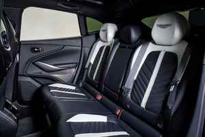 Como un coche usado, superimpecable, SUV Crossover DBX 707 Ultra-Lujo 2024, Gasolina, Automático, Color Oscuro - Product Image 4