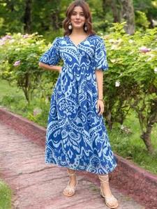 Diseñador de mujeres Heavy Rayon Summer Festival Kurtis Set Trabajo de impresión de cuatro lados para niñas - Product Image 4