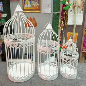 ชุดกรงโลหะสีขาวสำหรับตกแต่ง 3 ชิ้น พร้อมขอบลวดลายลูกไม้ที่ละเอียดอ่อนและฝาโค้ง มีจำหน่ายในราคาขายส่ง - Product Image 1