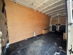 Volkswagen Crafter 2.0TDI CR35 LWB Startline 2022 Económico con Volante a la Izquierda/Derecha - Product Image 3