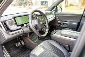 Meilleur véhicule d'occasion conduite à gauche |   Conduite à droite |   RIVIAN R1S 2022 ÉDITION LANCEMENT QUAD-MOTEUR AWD GRANDE BATTERIE - Product Image 3