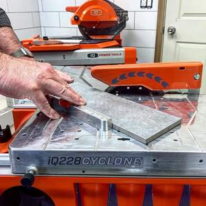 Sierra Eléctrica de Banco/Mesa de 7 Pulgadas para Corte en Seco de Azulejos con Control de Polvo Integrado y Sistema Tru-Cut - Product Image 2