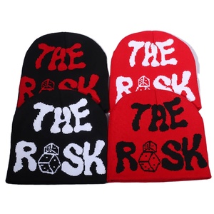 Bonnet tricoté unisexe OEM personnalisé de haute qualité 100 % acrylique, avec étiquette tissée teinte à la lettre, pour l'hiver, le ski et le pêcheur, modèle adulte courant - Product Image 1