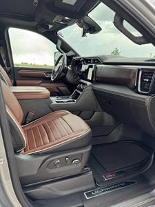 GMC Sierra 3500HD Denali Ultimate Crew Cab Dually PICKUP 2024, 6.6L V8 DIESEL, TRACTION ARRIÈRE AVEC 4X4 - Product Image 5