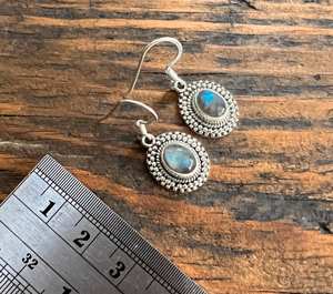 Venta al por mayor 925 Joyas de plata Simple Dulce Bisel Set Labradorita Negro piedra lunar Inspirado Moda 925 Plata Pendientes de gota de moda - Product Image 2