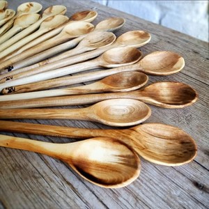 Ensemble de cuillères de cuisine en bois faites à la main, finition lisse, durables, écologiques, légères, ustensiles pour remuer, mélanger et servir - Product Image 4