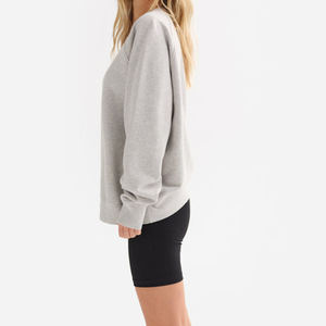 Sudadera de cuello redondo con bordado raglán para mujer en blanco 300g Peso de tela Impresión digital Invierno Casual Mangas completas OEM - Product Image 3