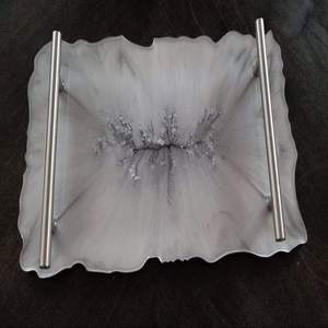 Plato de resina brillante, acabado artesanal vibrante, ideal para mesa de comedor, mesa de centro o elegantes arreglos decorativos festivos - Product Image 1