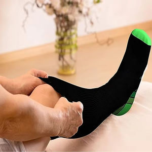 Chaussettes décontractées de qualité supérieure, antibactériennes, design personnalisé, respirantes, écologiques, légères, couleurs noir et vert - Product Image 5