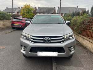 ปี 2017 สำหรับรถยนต์โตโยต้า ไฮลักซ์ 2.4 ดี รุ่น อินวินซิเบิล เอ็กซ์ ภายในหุ้มหนังสีดำอย่างดี รถกระบะเกียร์อัตโนมัติ กล้องมองหลัง ยาง R18 เกียร์ธรรมดา - Product Image 2