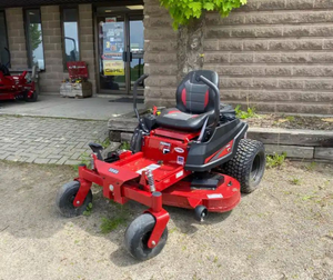 Tondeuse autoportée professionnelle Ferris 300S à braquage zéro, avec siège confortable et coupe-herbe de précision, idéale pour l'aménagement paysager - Meilleures ventes - Product Image 1