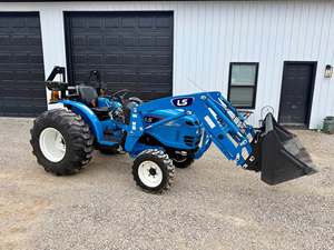 Tracteur compact d'occasion LS MT225E avec chargeur frontal LL3300 - Product Image 1