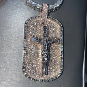 Collar con Colgante de Cruz Personalizado en Plata 925 con Moissanita, Estilo Oficina/Carrera, Chapado en Oro con Certificación IGI, Perfecto para Mujer - Product Image 1