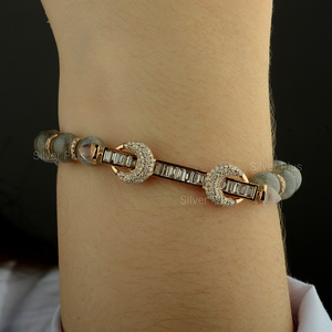 สร้อยข้อมือประดับเพชรและบาแกตต์แท้คลาสสิกดีไซน์ทันสมัยทอง18K พร้อมหินมูนสโตนสำหรับเป็นของขวัญสำหรับเพื่อนเจ้าสาว - Product Image 4