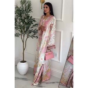 Túnica Kaftan Elowen Hecha a Mano, Elegante, con Cuello en V, Manga Larga, Estampado Floral de Satén - Product Image 6