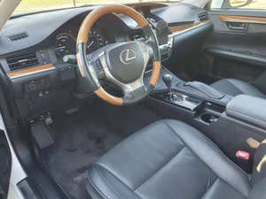 Voiture d'occasion de qualité abordable, Le-x-us ES 30-0h 2014, conduite à gauche - Product Image 4