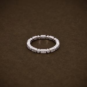 Anillo de Eternidad con Diamantes Baguette en Oro Sólido de 18k, Anillo Apilable con Diamantes Baguette y Redondos, Anillo Apilable con Diamantes Cultivados en Laboratorio - Product Image 5