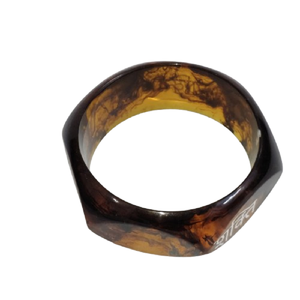 Brazalete de Resina con Diseño de Mármol Marrón Oscuro Translúcido y Detalle de Inscripción Integrado – Brazalete Ligero de Estilo Auténtico - Product Image 5