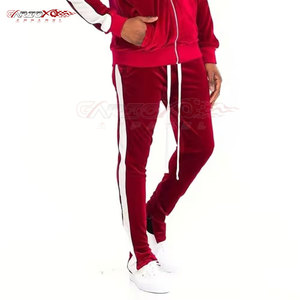 Survêtement d'hiver en velours pour homme avec sweat à capuche à manches longues et pantalon à poches latérales, logo personnalisé, léger et respirant - Product Image 5