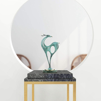 Vente en gros de statue décorative pour la maison, sculpture en résine flamme dorée antique, galvanisée pour le bureau, l'ameublement de table