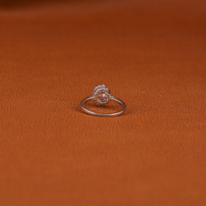 Diamante cultivado en laboratorio con anillo de diamante de corte redondo, Diamante lateral de corte redondo, anillo de compromiso cultivado en laboratorio, anillo de oro sólido de 10KT para su regalo - Product Image 3