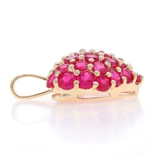 Pendentif cœur en rubis créé en laboratoire de style vintage en or jaune 14 carats avec grappe de diamants roses bijoux de mode pour femmes - Product Image 3