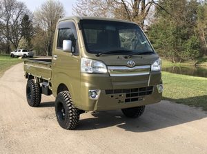 Camry 2016, Camioneta Mini, Automática/Manual, Turbo, Tracción Trasera, Asientos de Tela, R17, Interior Oscuro - Product Image 3