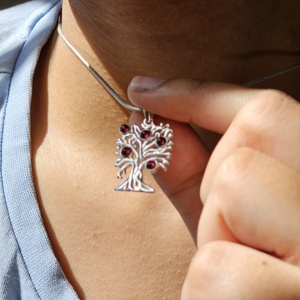 จี้เงินห้าพลอยรูปต้นไม้พร้อมโกเมนเป็นของขวัญในทุกโอกาส - Product Image 5