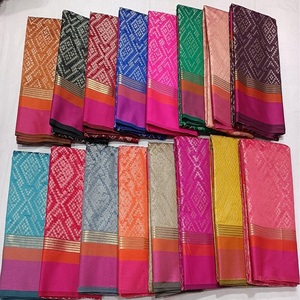 Choli Elegance hecho a medida tejido en oro Descubre nuestros saris de brocado. Ideal para bodas, fiestas y regalos - Product Image 1