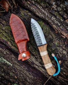 Couteaux de forgeron faits à la main Conceptions uniques Couteau médiéval tranchant durable Gaine en cuir pour une utilisation en extérieur OEM Personnalisé - Product Image 2