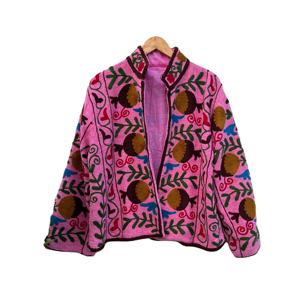 Nouvelle veste courte brodée Suzani pour femmes en coton à motifs floraux rempli de vêtements de plage d'hiver parfaits ou de cadeaux pour elle - Product Image 1