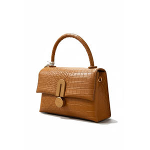 Sac à main en similicuir à motif tanné avec détails de boucle dorée - Product Image 2