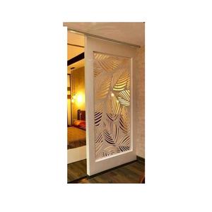 Cloison de séparation pliable en bois avec des motifs floraux complexes sculptés à la main pour des espaces de maison élégants, modernes et rustiques - Product Image 1