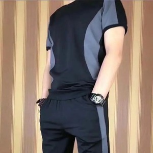 ชุดเสื้อยืดและกางเกงแขนสั้นสำหรับผู้ชายชุดกีฬาลำลองผ้าไหมน้ำแข็งวิ่งออกกำลังกายชุดออกกำลังกายชุดวอร์มทรงหลวมสำหรับผู้ชาย
